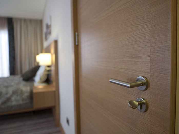 HOTEL-WOODEN-FIXED-FURNITURE-SIMAF-16