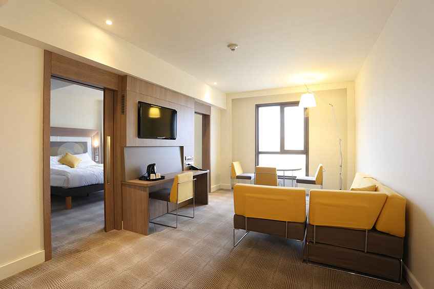 HOTEL-WOODEN-FIXED-FURNITURE-SIMAF-17