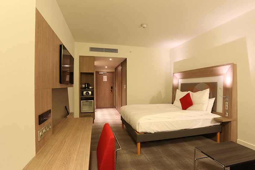 HOTEL-WOODEN-FIXED-FURNITURE-SIMAF-22