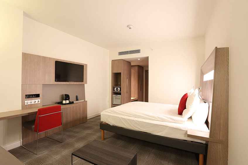 HOTEL-WOODEN-FIXED-FURNITURE-SIMAF-23