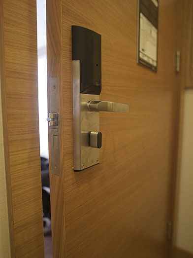 HOTEL-WOODEN-FIXED-FURNITURE-SIMAF-5